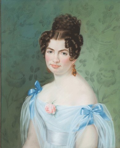 "Portræt af kvinde i lys kjole" Pastel på papir, i perfekt stand.